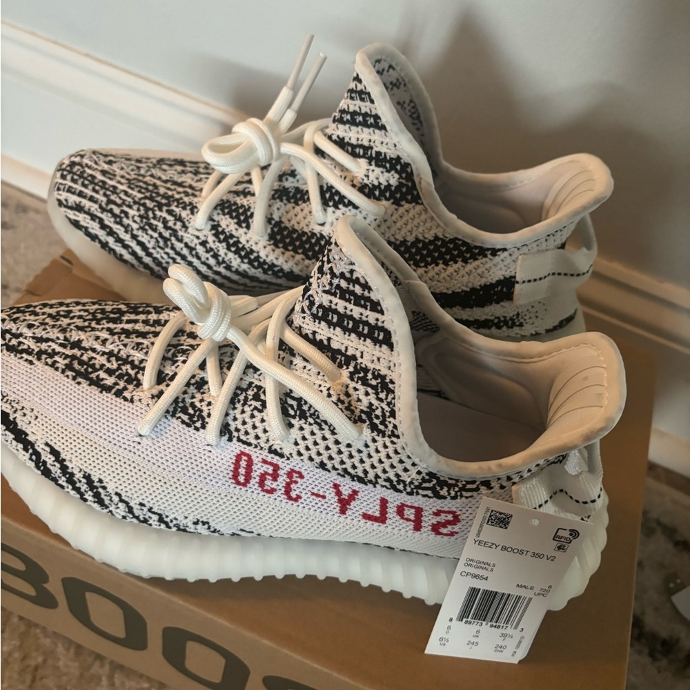Yeezy 350 V2 zebra men’s 6 women’s 8